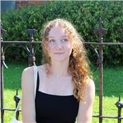 Disponibile ad aiutare a studiare e a spiegare a ragazze/i dalle elementari fino alle superiori